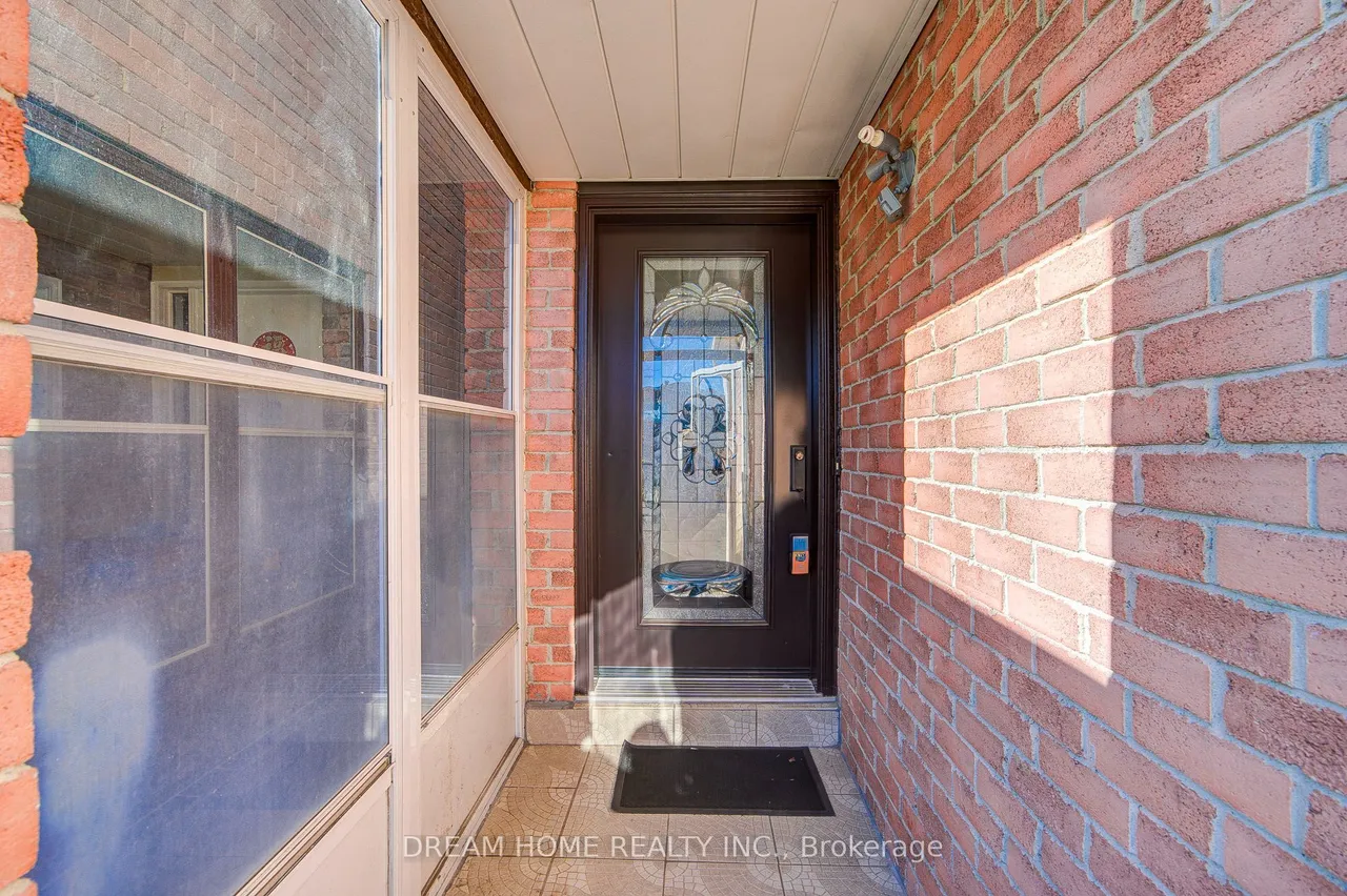 100 Douglas Haig Drive — photo 2