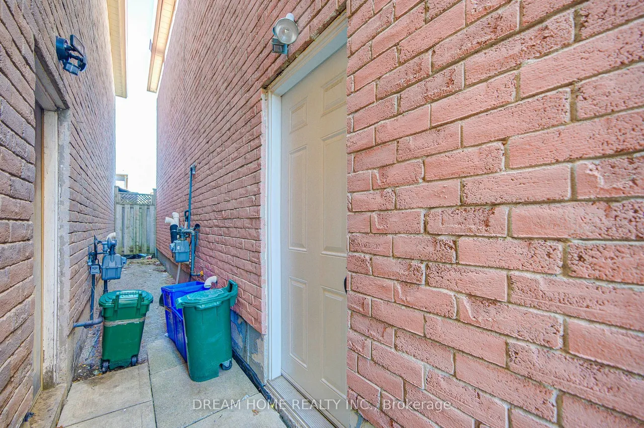 100 Douglas Haig Drive — photo 44