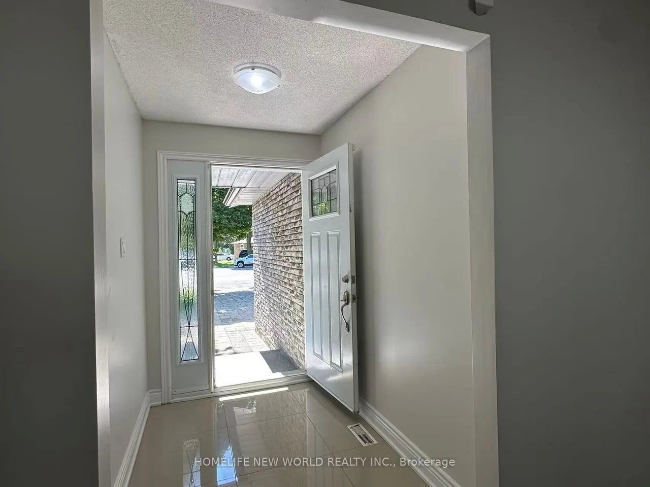 10 Epping Court — photo 2