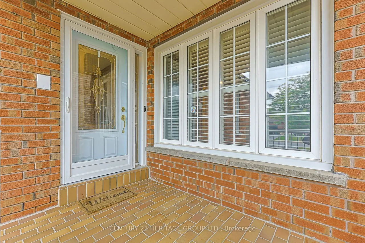 100 Adrianno Crescent — photo 3