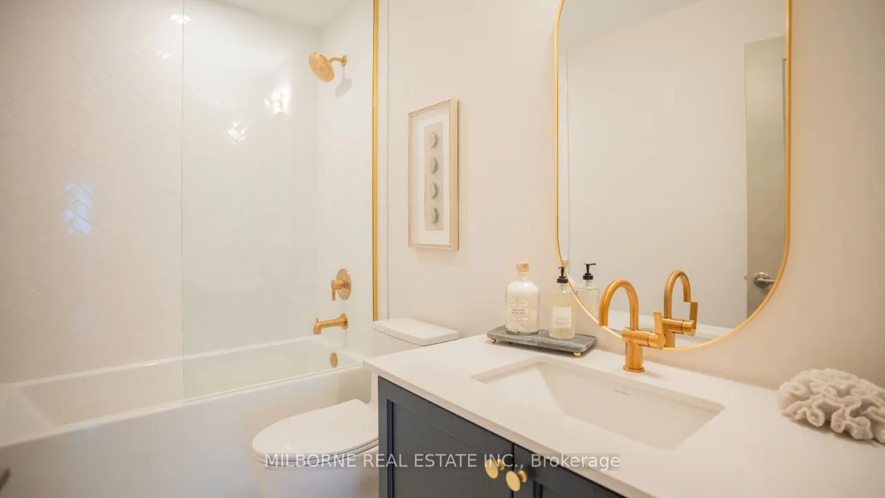 8 Arthur Plaxton Way — photo 3