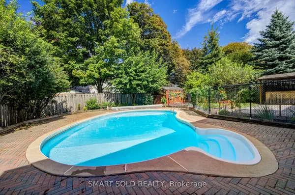 24 Hamilton Hall Drive — photo 2
