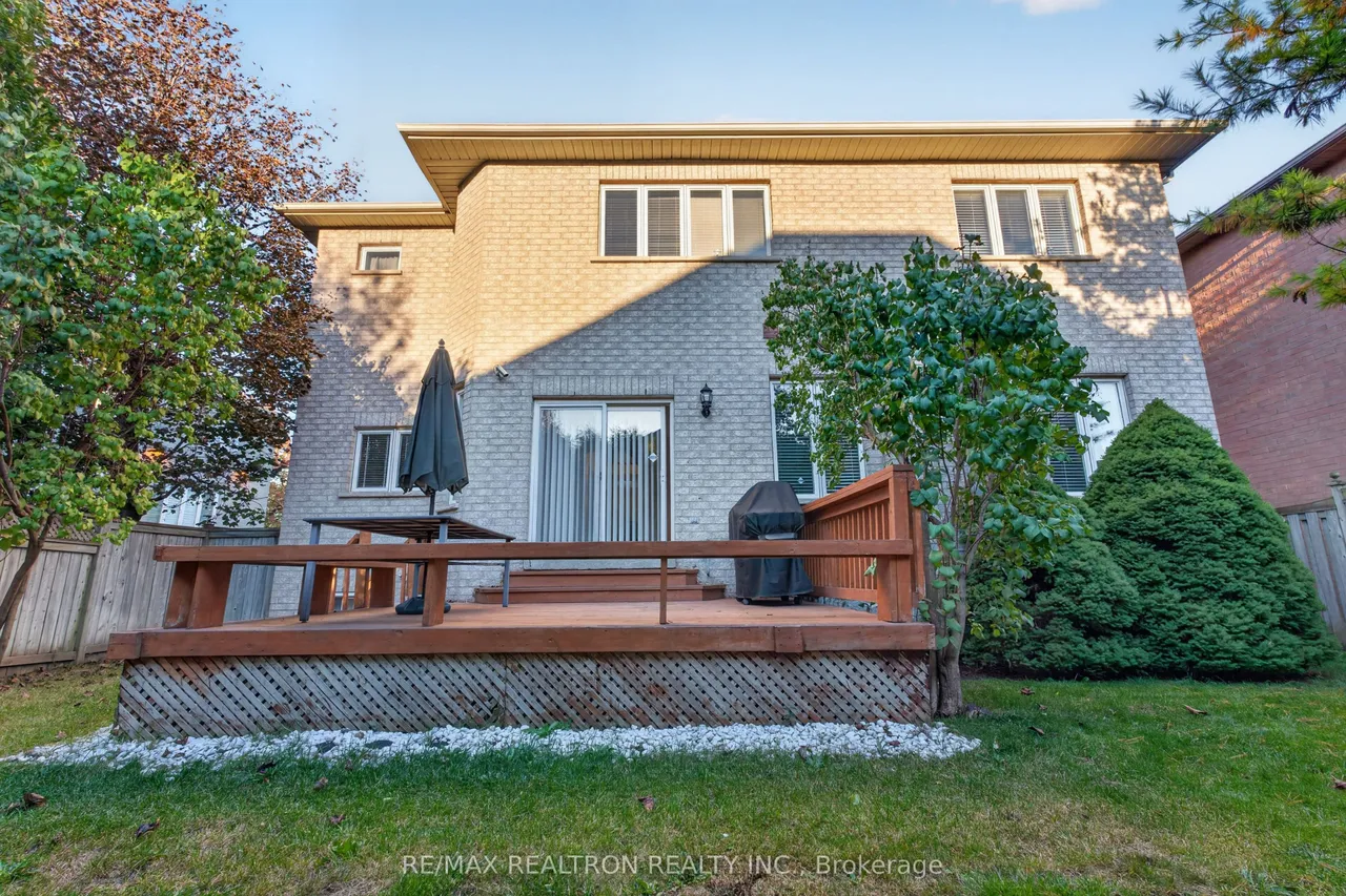 12 Loudon Crescent — photo 49