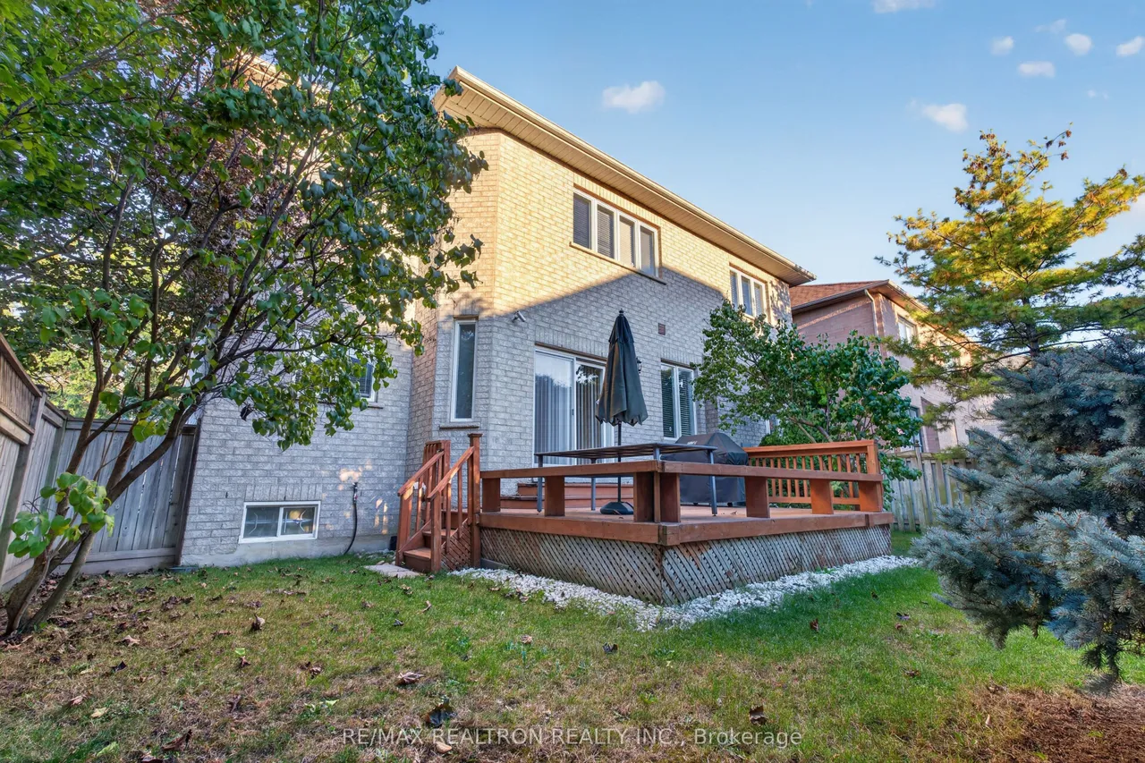 12 Loudon Crescent — photo 48