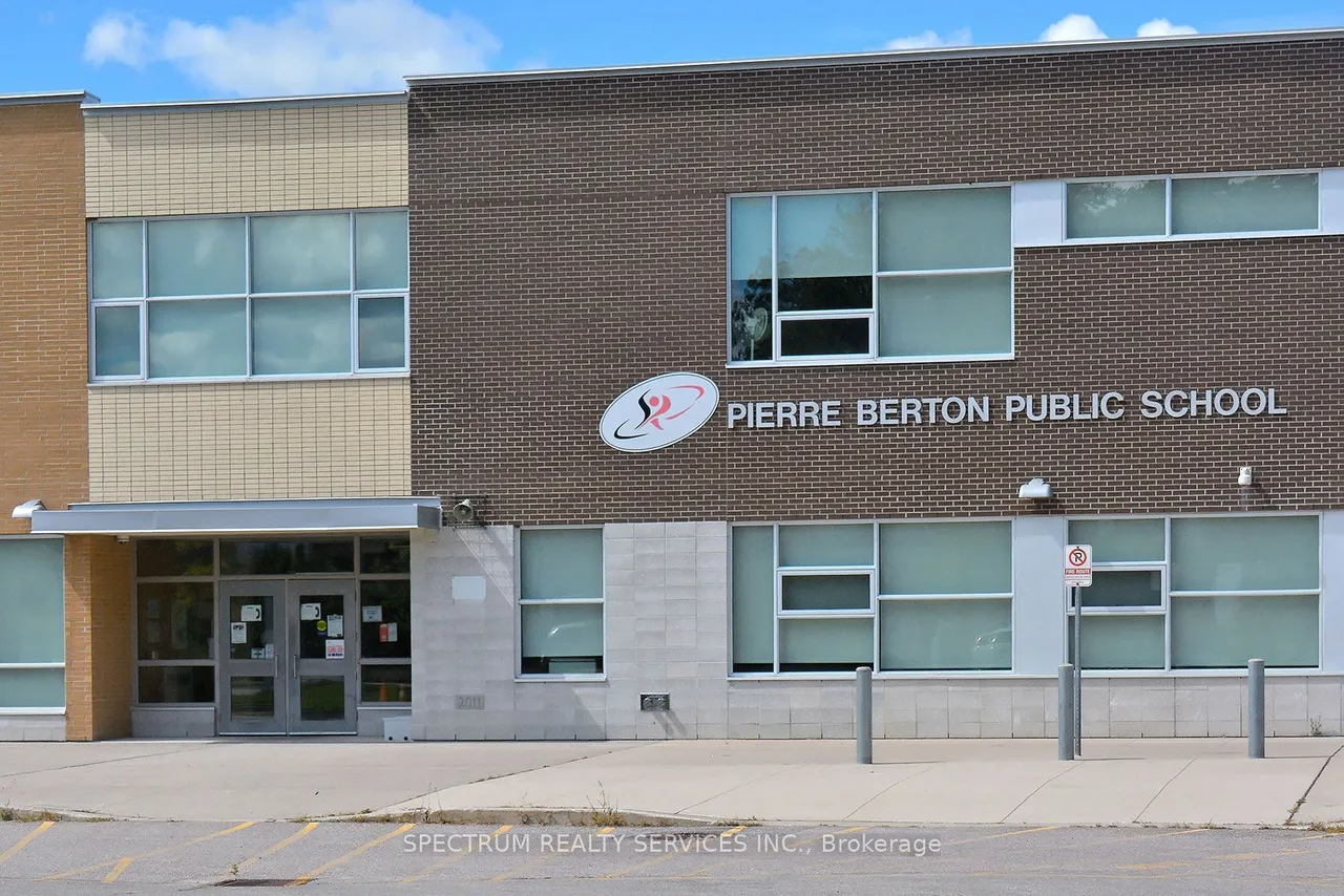 110 De La Roche Drive — photo 47