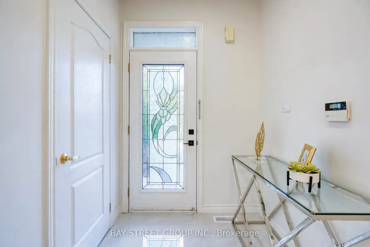 15 Fraserwood Road — photo 3