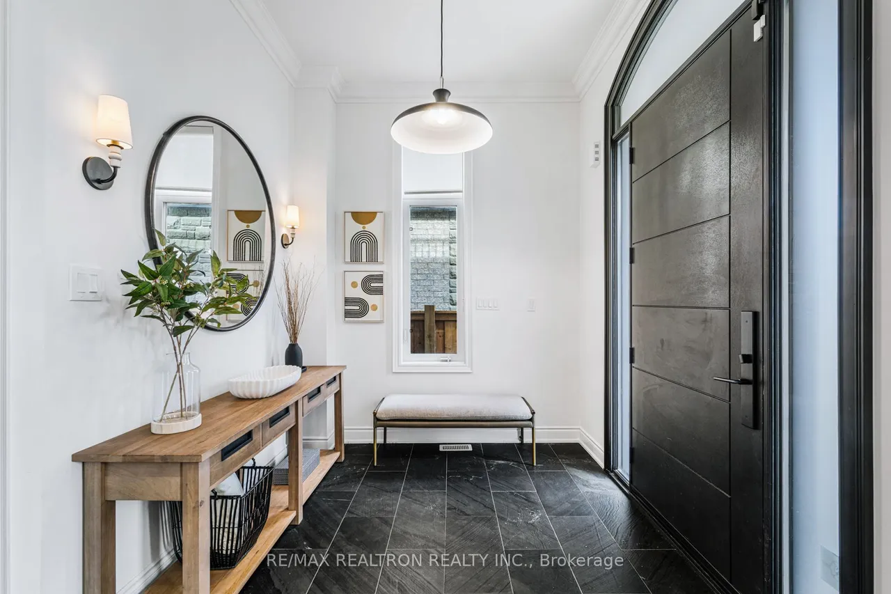 95 Woodvalley Crescent — photo 3