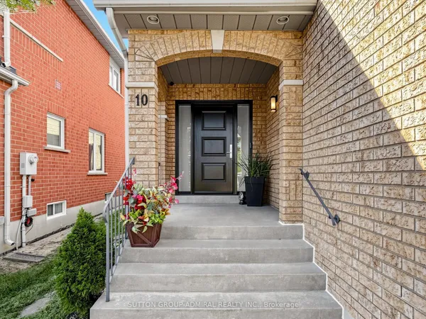 10 Silver Oaks Boulevard — photo 2