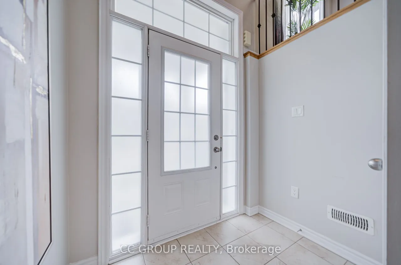 138 Farooq Boulevard S — photo 3