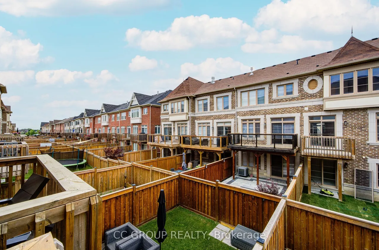 138 Farooq Boulevard S — photo 28