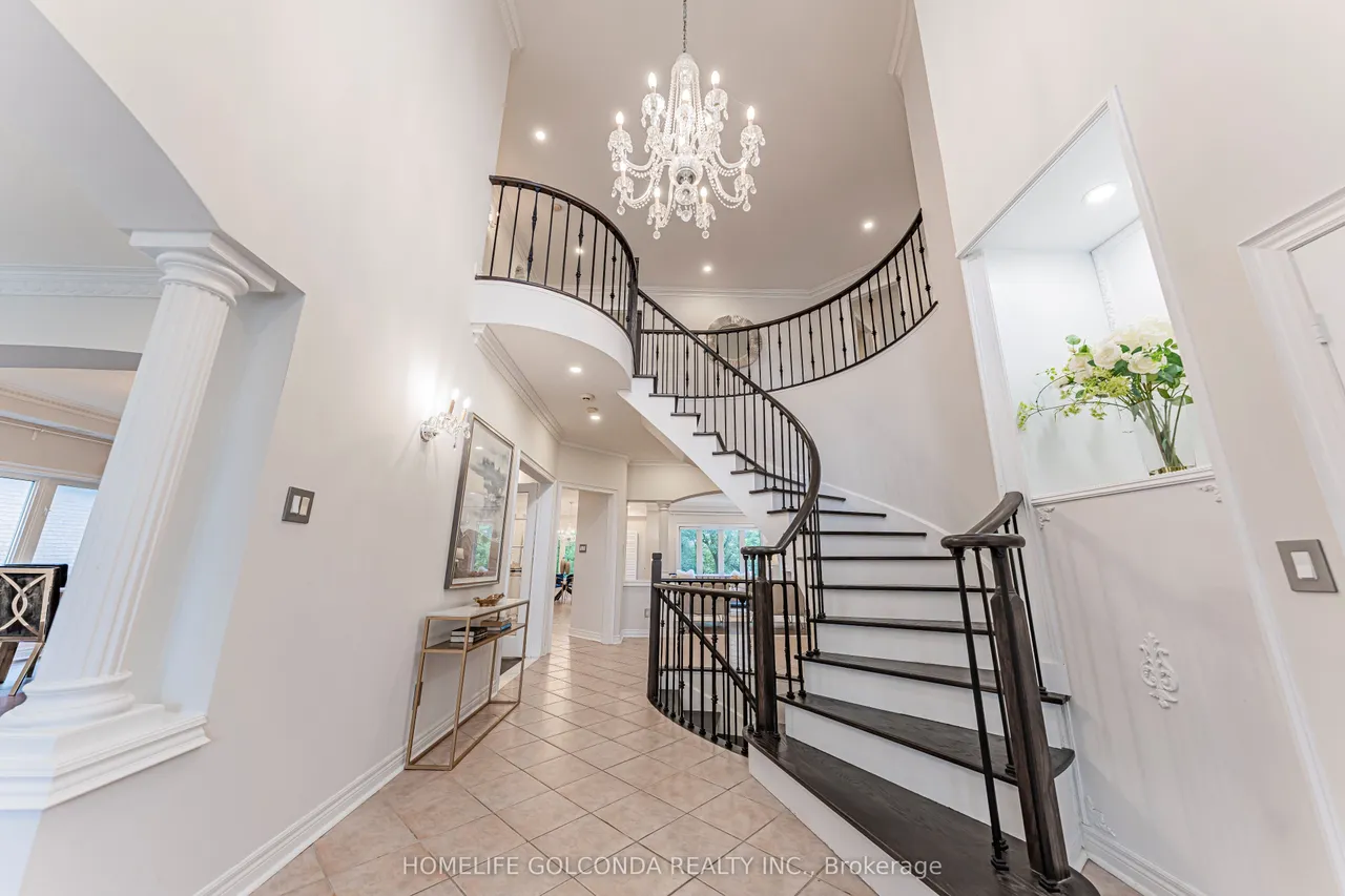 30 Goldring Crescent — photo 2