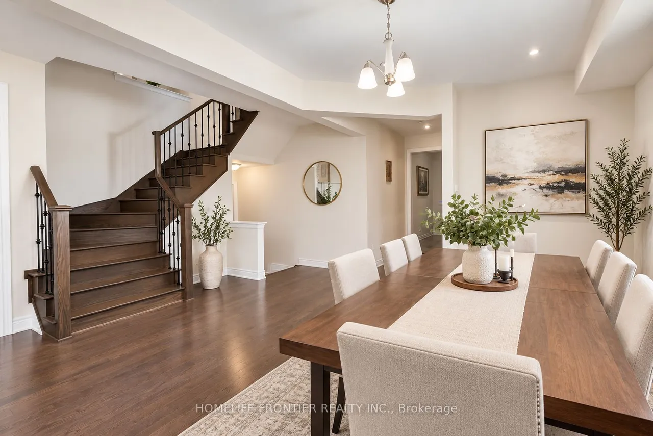 135 Ross Vennare Crescent — photo 3