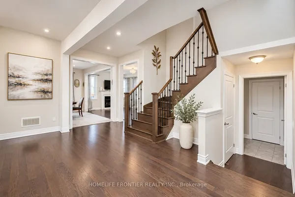 135 Ross Vennare Crescent — photo 2
