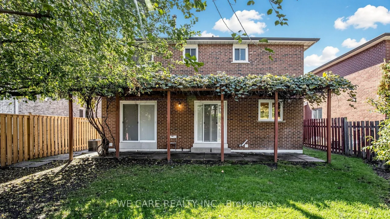 82 Barrington Crescent — photo 47