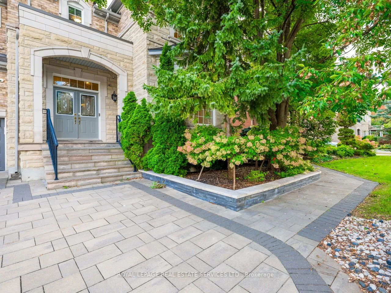 11 Beauvista Court — photo 2