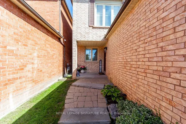 28 Augusta Court — photo 2