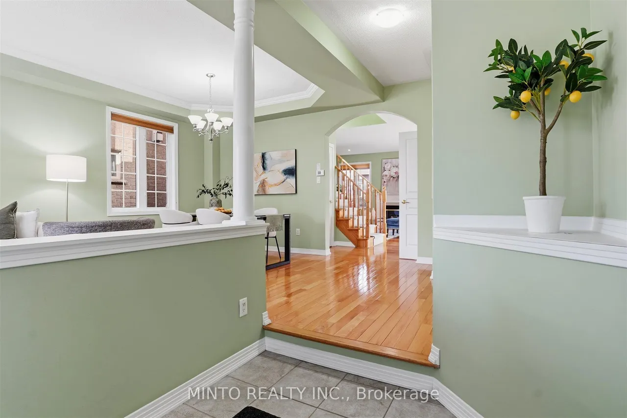 64 Willow Heights Boulevard — photo 2