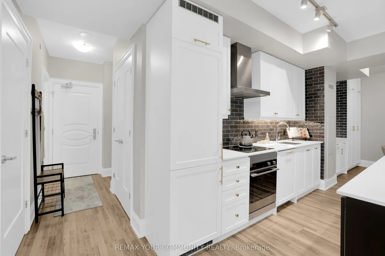 9085 Jane Street, Unit 523 — photo 3