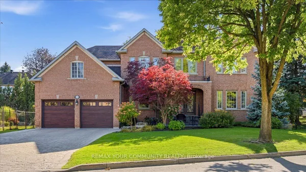 250 Roselawn Drive — photo 2