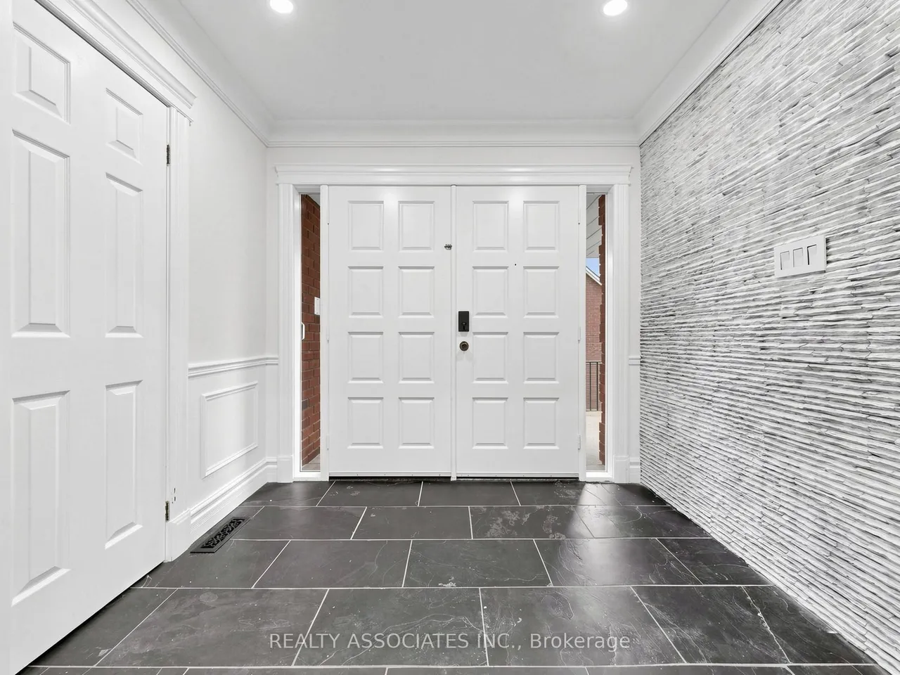 96 Zinnia Place S — photo 3