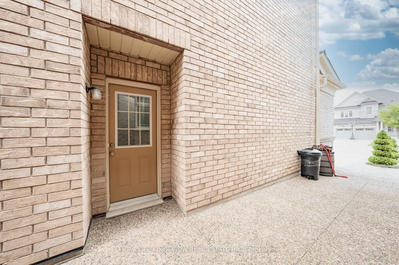 61 Ross Vennare Crescent — photo 3