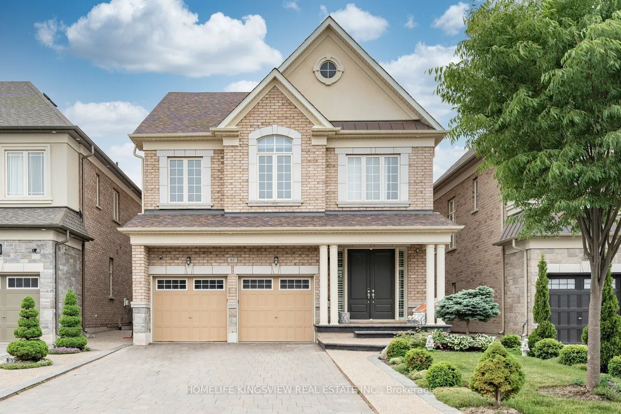 61 Ross Vennare Crescent