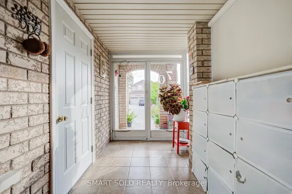 70 Connery Crescent — photo 2