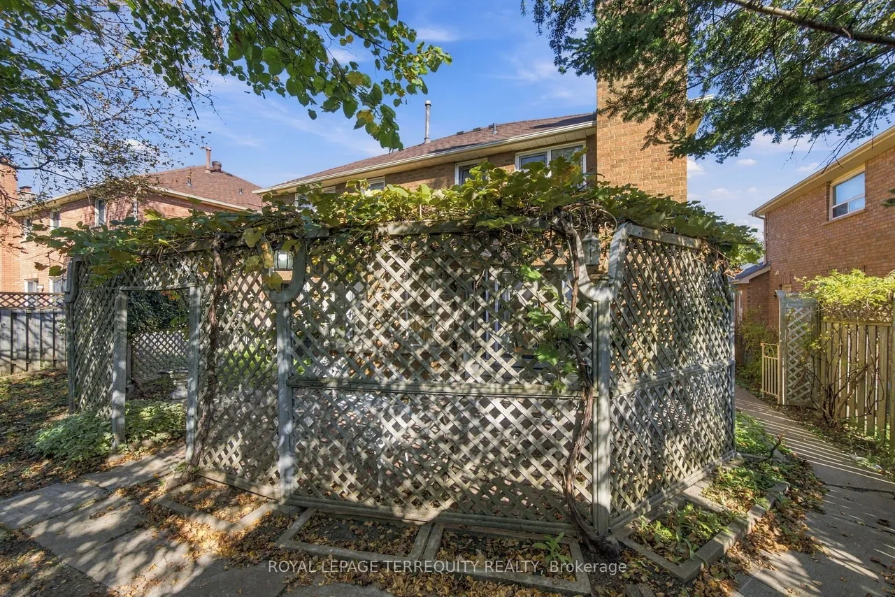 8 Mallory Avenue — photo 48