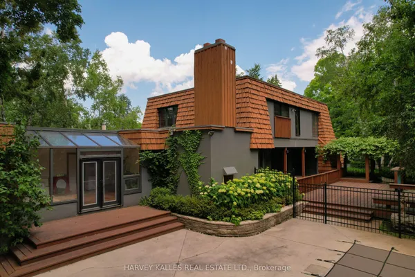 23 Royal Oak Drive — photo 2