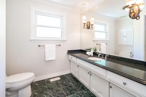 10 White Oaks Road
