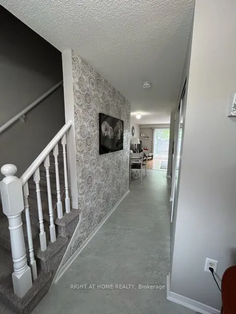22 Lion's Gate Boulevard — photo 3