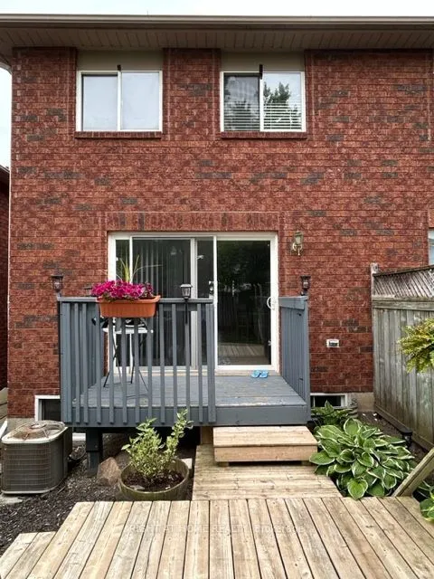 22 Lion's Gate Boulevard — photo 20