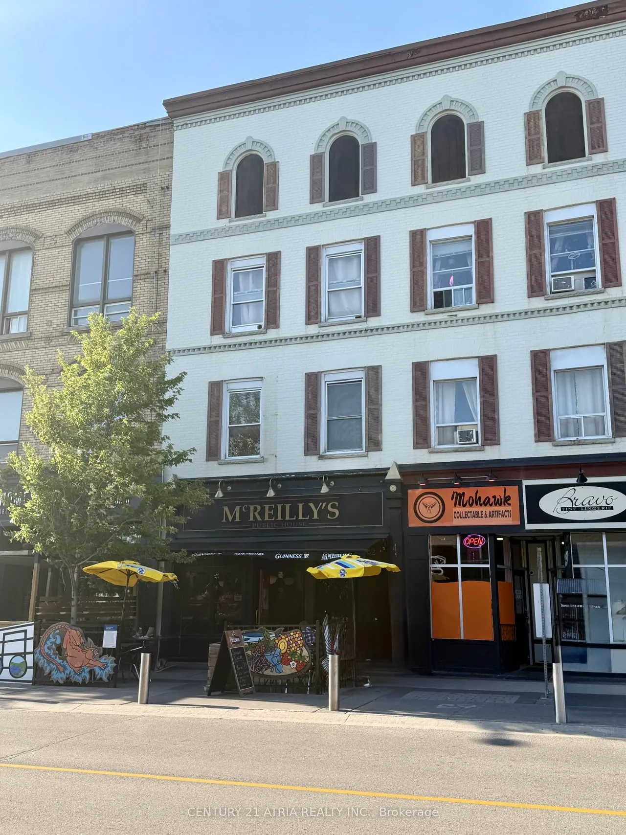 82 Dunlop Street E