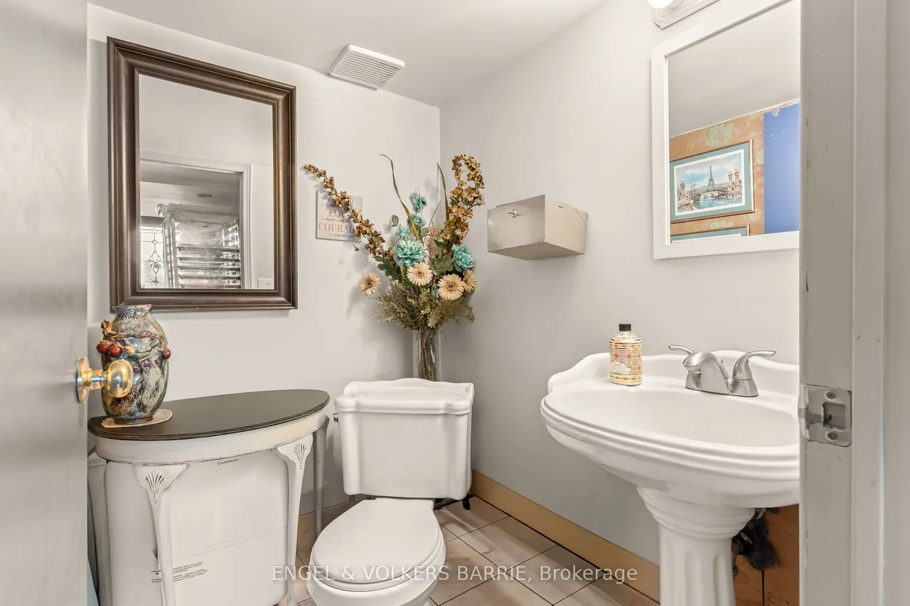 123 E Dunlop Street E — photo 28