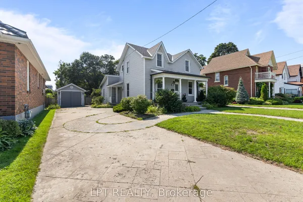 52 Parkside Drive E — photo 2