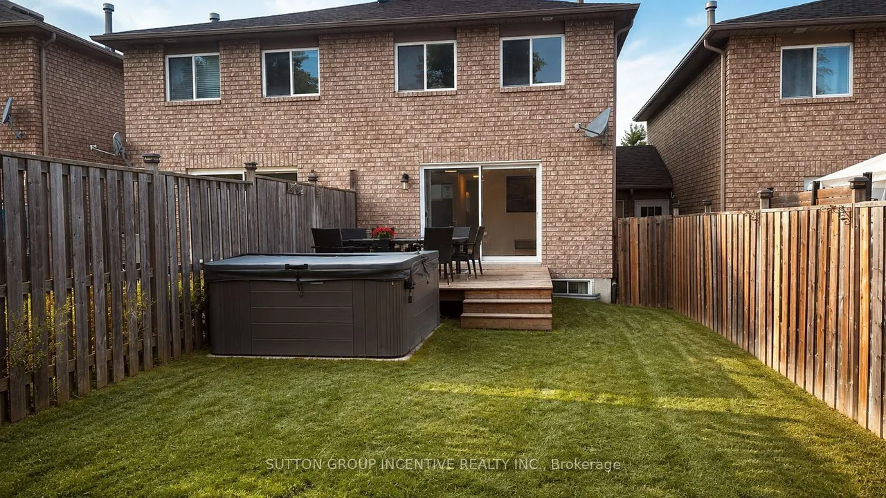 25 Lions Gate Boulevard — photo 16