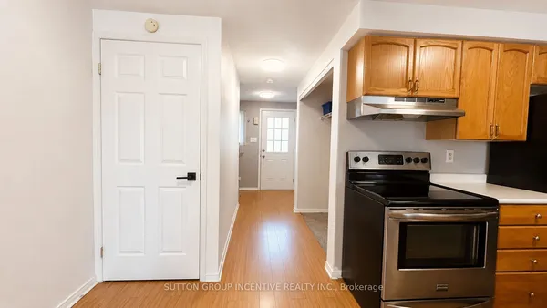 25 Lions Gate Boulevard — photo 2
