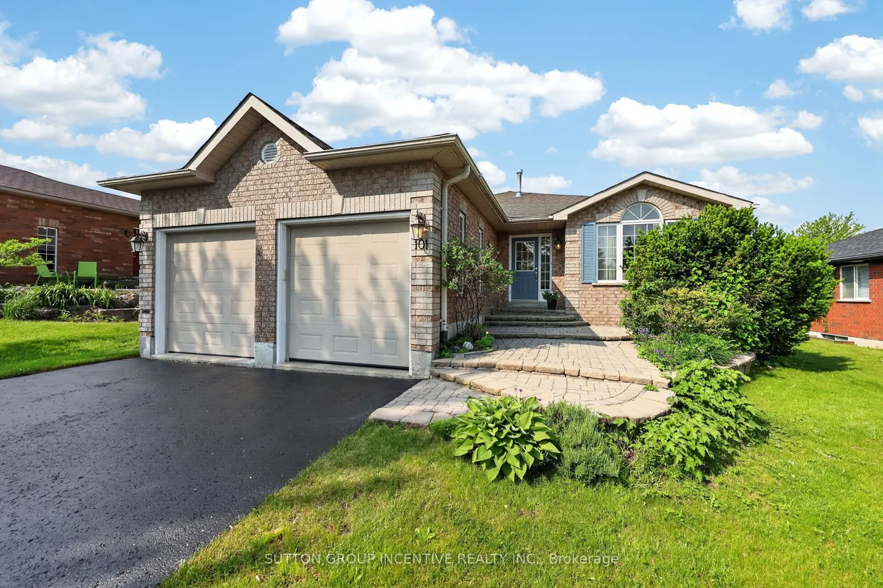 101 Lion's Gate Boulevard — photo 2