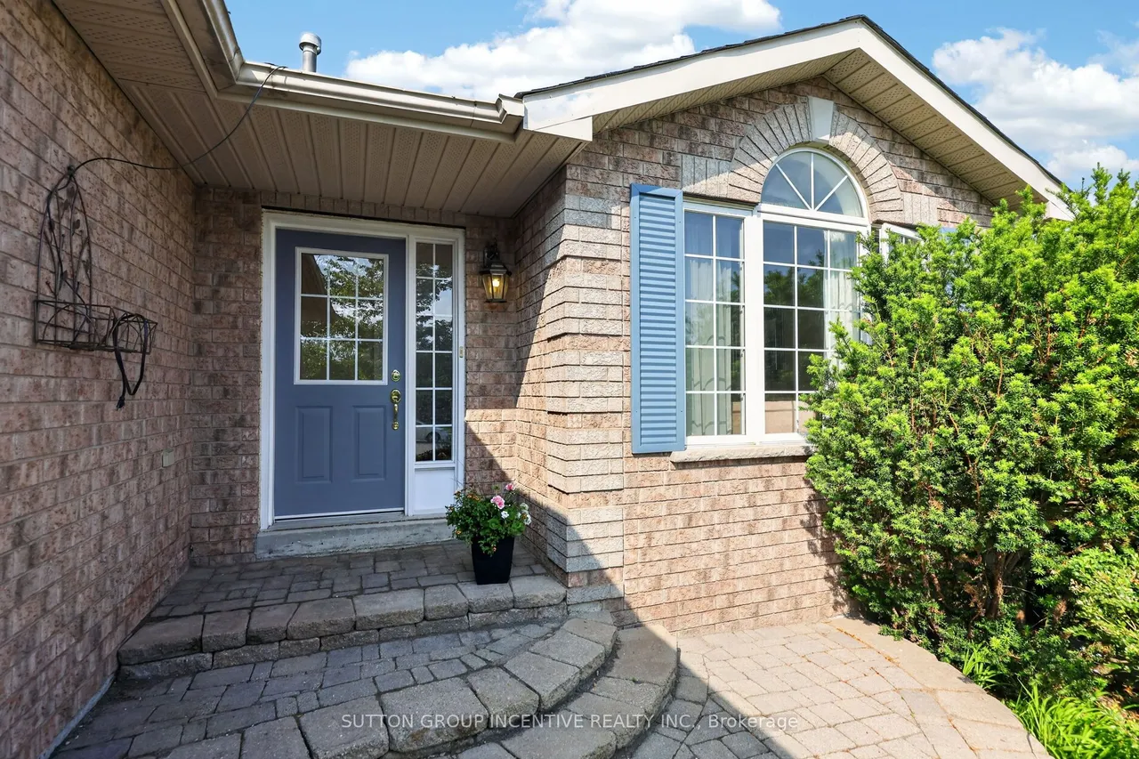 101 Lion's Gate Boulevard — photo 3
