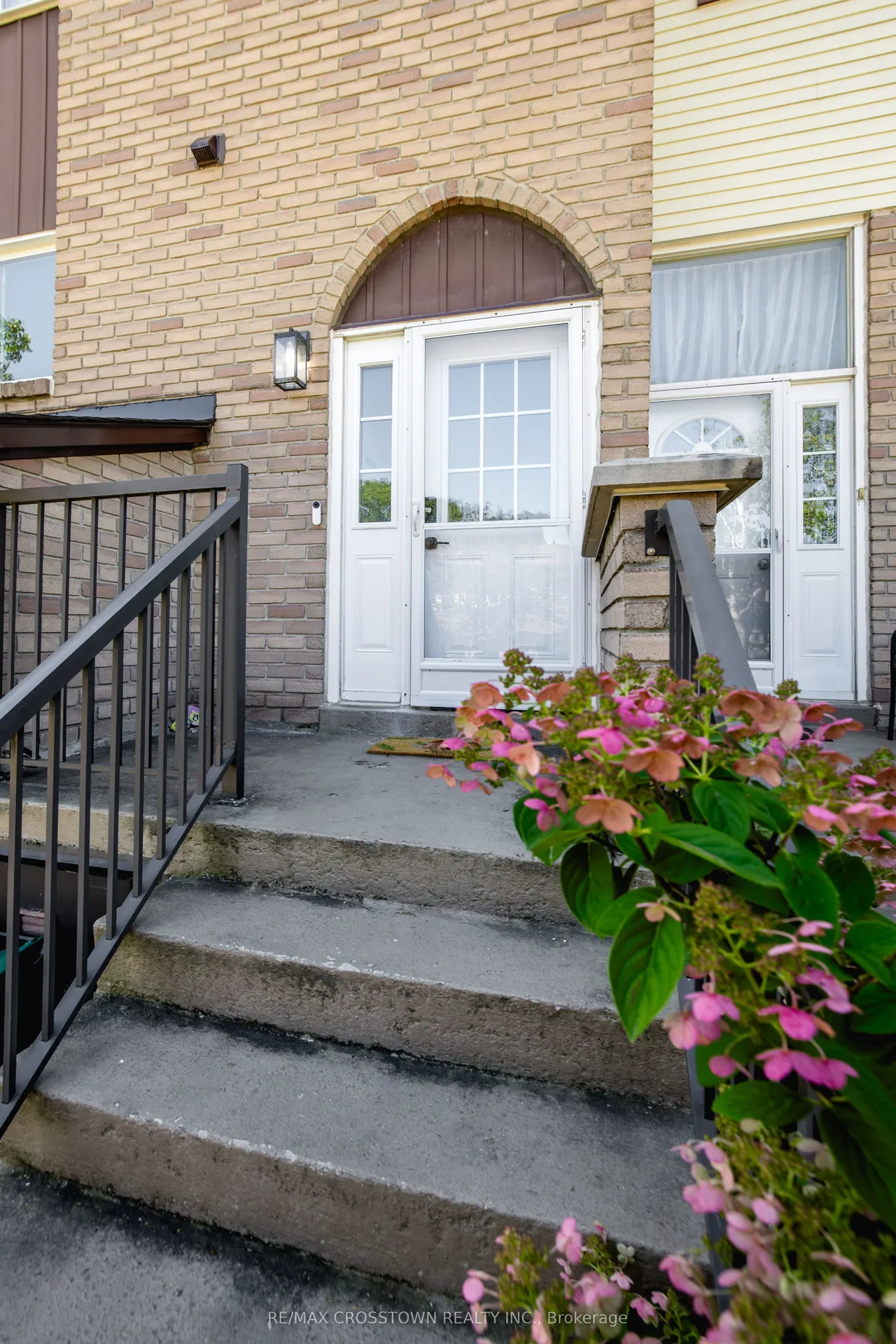 52 Adelaide Street — photo 3