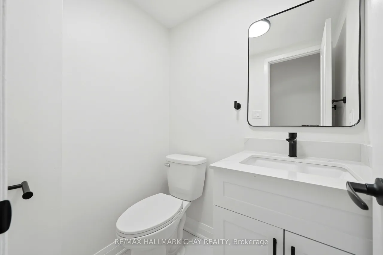 52 Adelaide Street — photo 3
