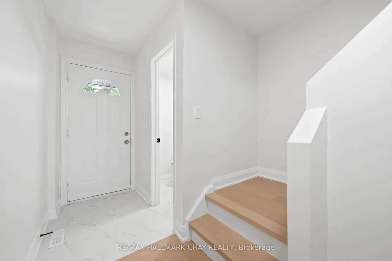 52 Adelaide Street — photo 2