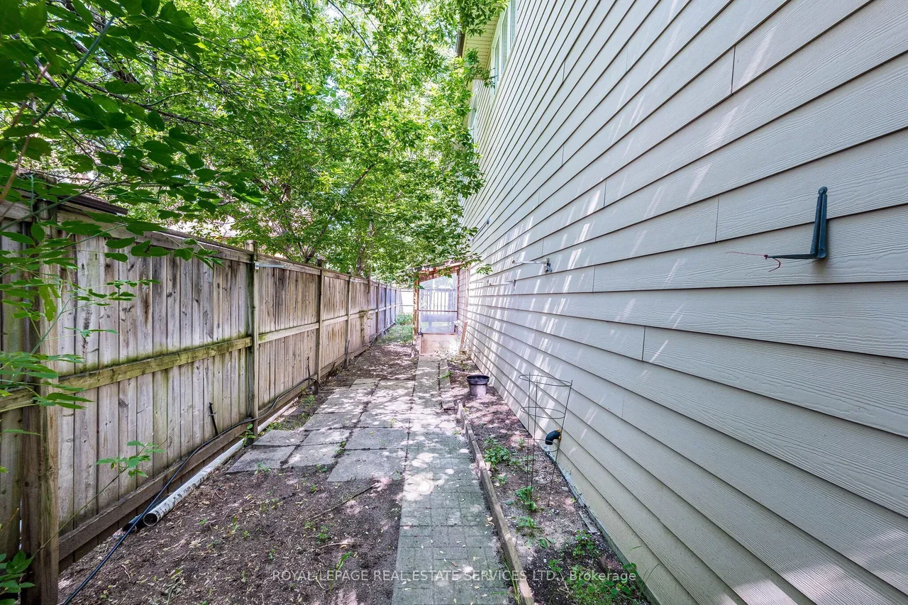 100 Essa Road — photo 50
