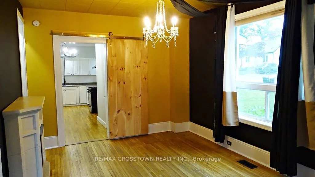 39 Grove Street W — photo 3