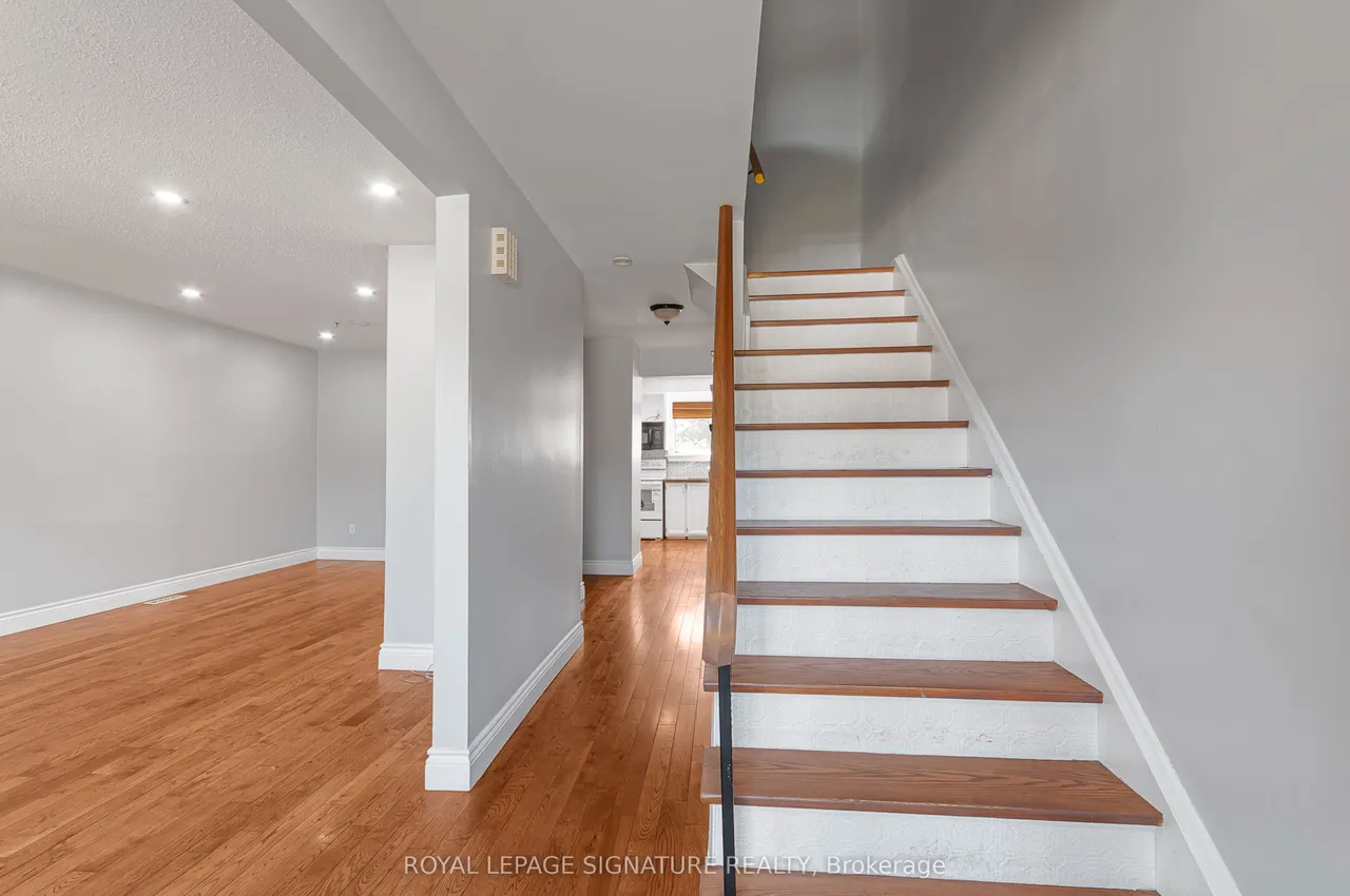 27 DAPHNE Crescent — photo 3