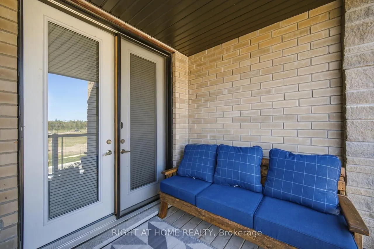 6 Blue Forest Crescent — photo 37