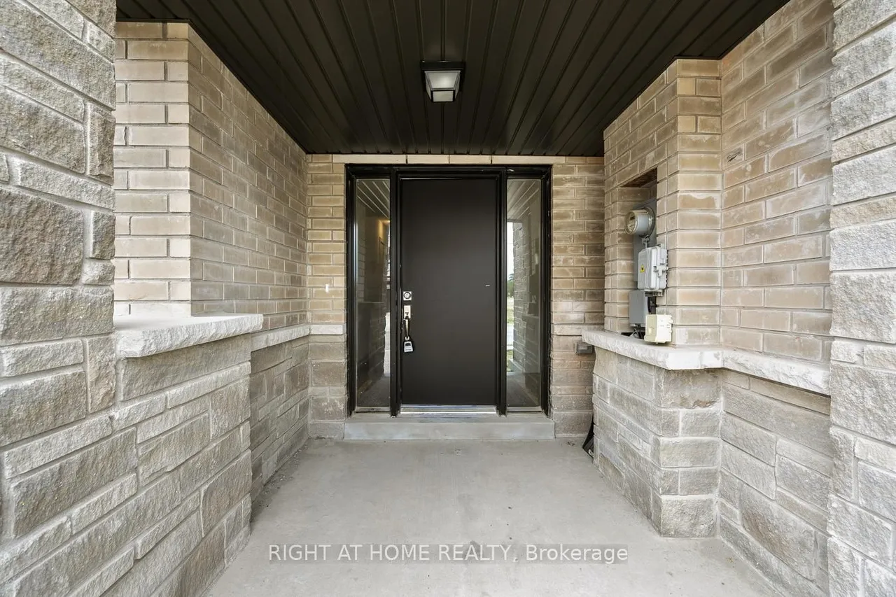 6 Blue Forest Crescent — photo 2