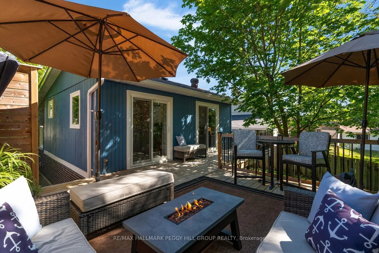 19 Austen Lane — photo 3