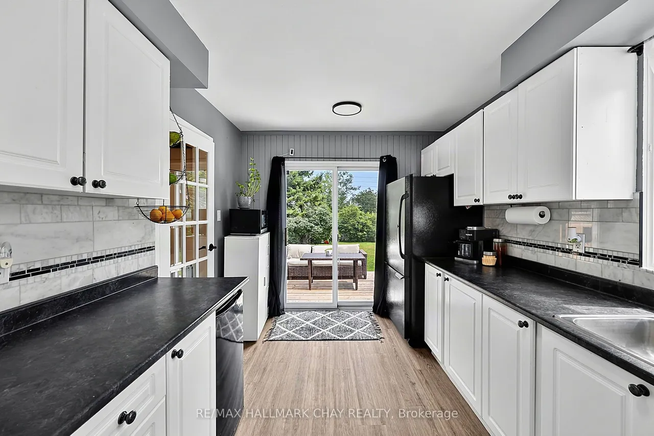 133 Daphne Crescent — photo 3