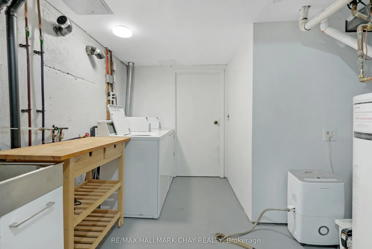 11 Daphne Crescent — photo 36